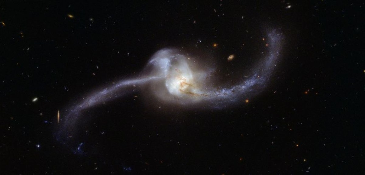 This is a Hubble telescope image of NGC 2623, a late-stage merger between two spiral galaxies. Credit: By ESA/Hubble, CC BY 4.0, https://commons.wikimedia.org/w/index.php?curid=63401428