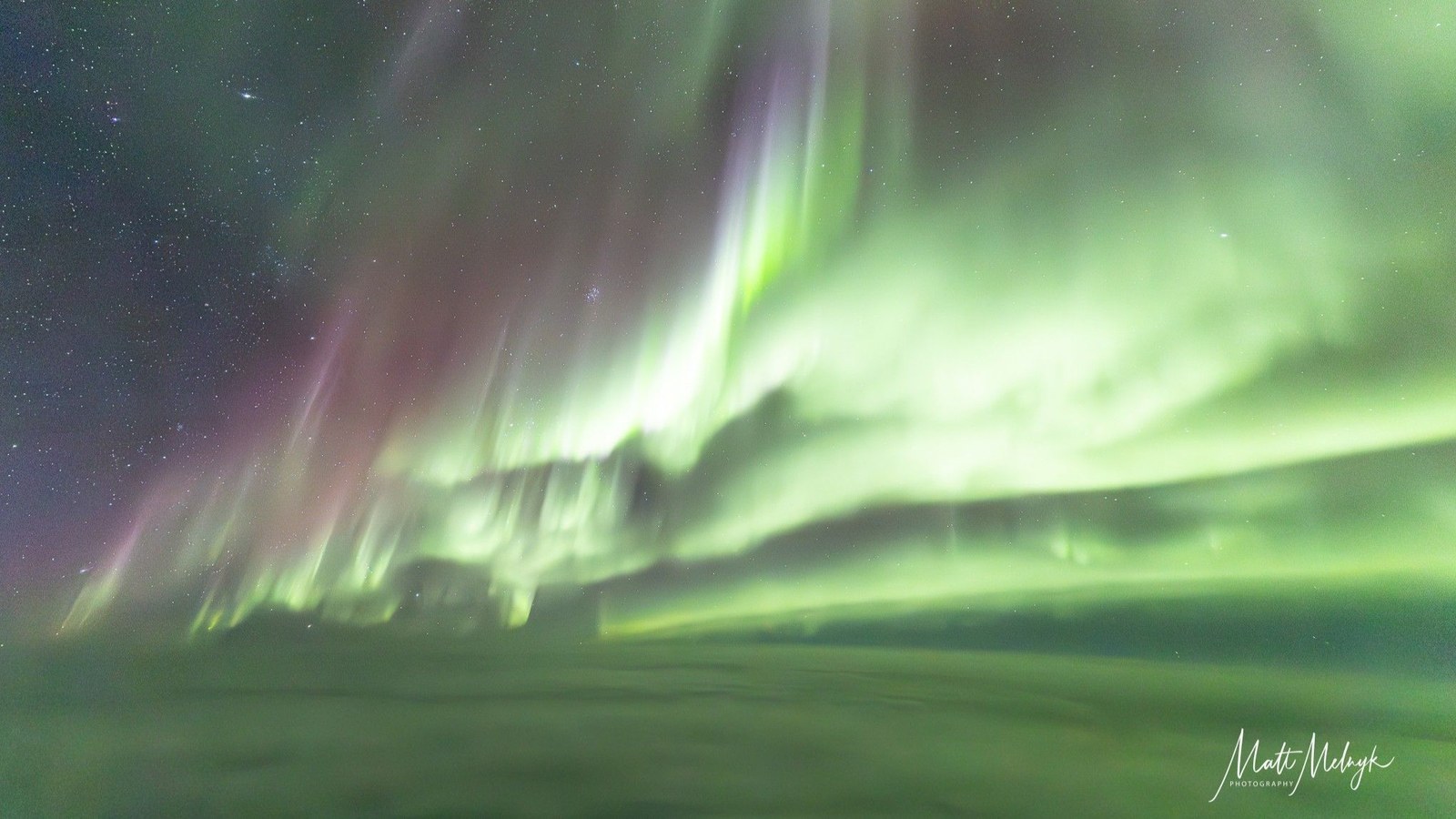 Aurora season is back! Pilot captures spectacular northern lights from 37,000 ft