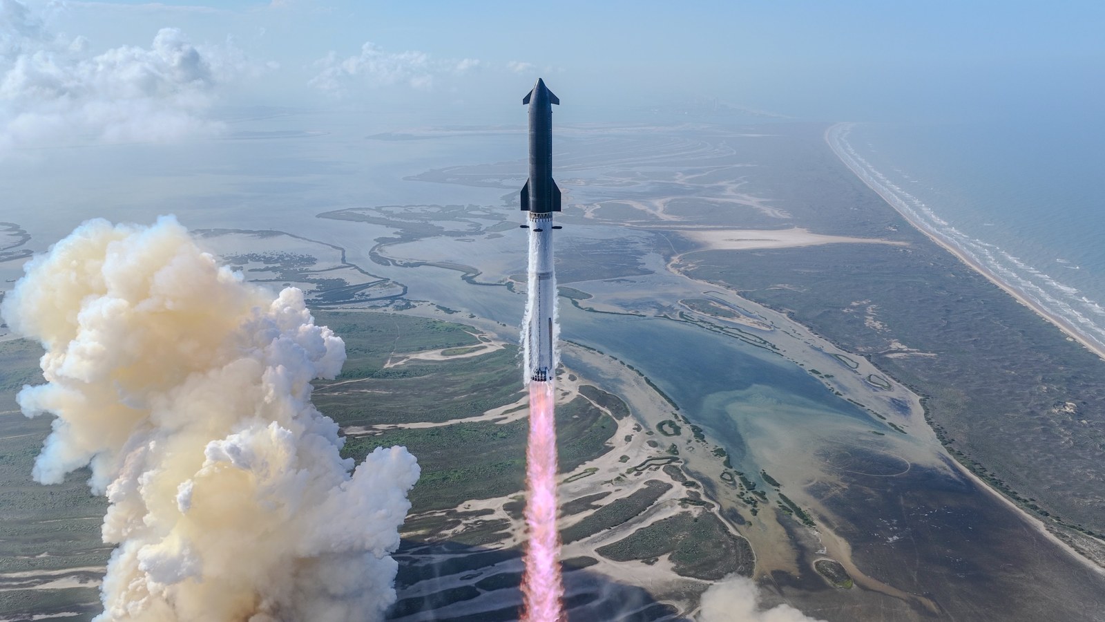 SpaceX's Starship megarocket launches on its 12th test flight, on May 22, 2026.