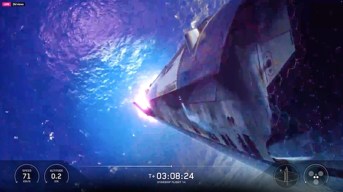 Starship Dünya'ya döndü: Roket, üç saatlik uçuşun ardından Hawaii'nin kuzayında okyanusa daldı